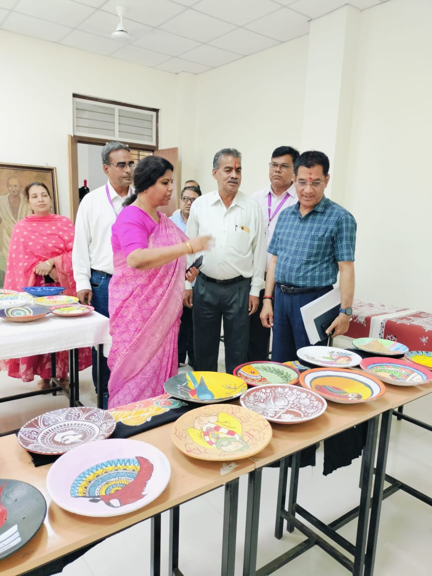 Memento presentation to guest speaker